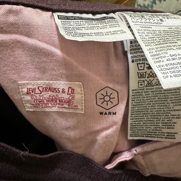 Levi’s casual polyester/viscose blend aubergine pants (L) - Picture 7 of 8